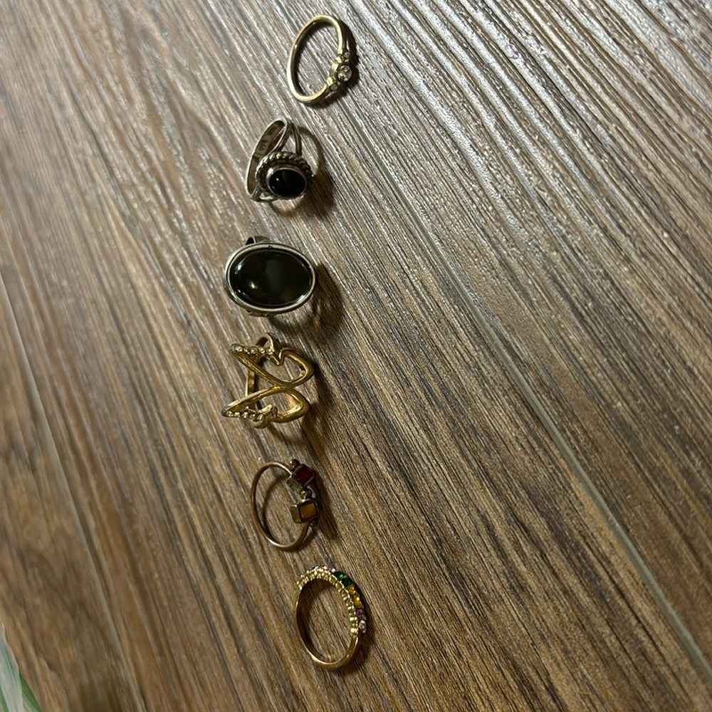 variety of womens rings, diff sizes and designs can send together or by each